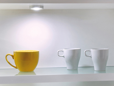 Cómo instalar luminarias a pilas en tu hogar